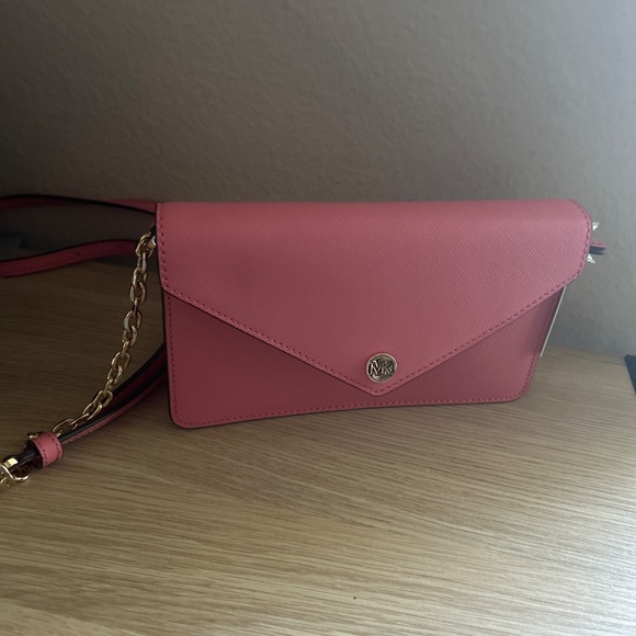 Michael Kors Pink and Gold Crossbody Bag with Envelope Design - Picture 2 of 3